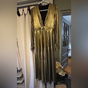 Long-Sleeve V-Neck Metallic Midi Dress
Sz L/XL New without tags